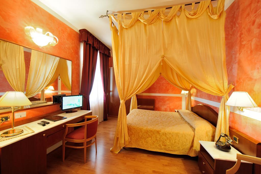 Hotel Benessere Villa Fiorita Colfiorito Exterior photo