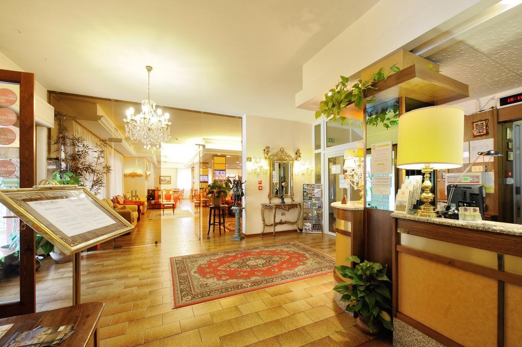 Hotel Benessere Villa Fiorita Colfiorito Exterior photo